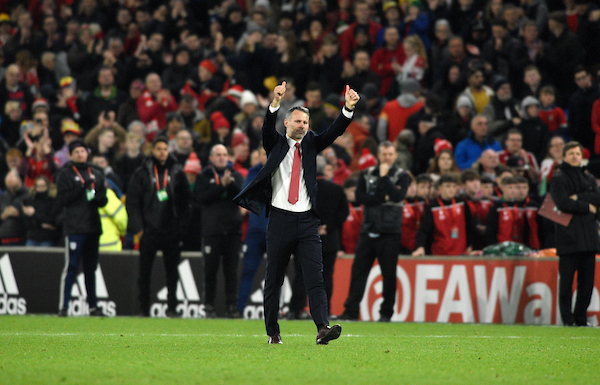 Ryan Giggs thanks the Red Wall [Image: Andrew Dowling Photography]